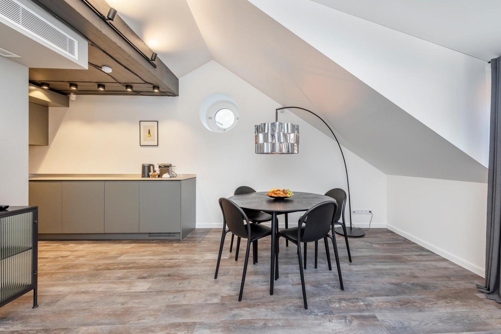 Artsy Exclusive Old Town Residence Gallery Walk Аеропорт Вільнюс Номер фото